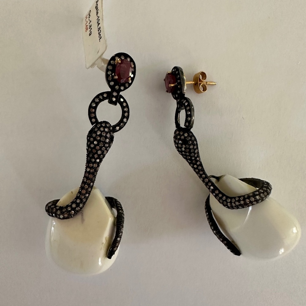 NEW Exquisite 14 carat gold diamond, ruby, gold, and agate snake earrings